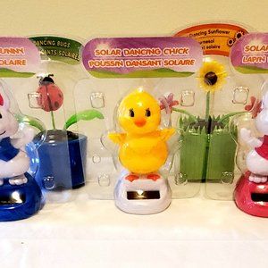 Solar Bobblehead 5 Bunnies Flowers Chick